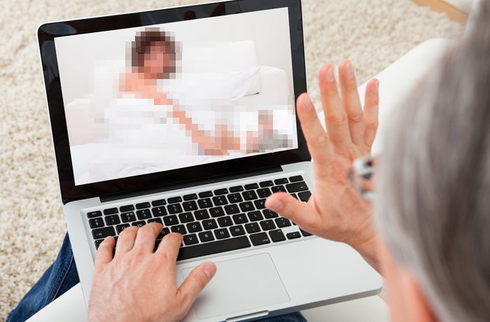 “여친에게 빌려준 노트북 속 숨겨놨던 ‘비밀 야동 폴더’가 지워져 있었습니다”
