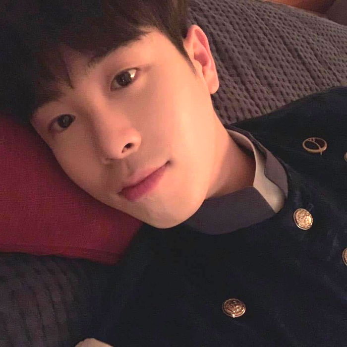 침대 누워 ‘잔망’ 부리며 잠들기 전 ‘남친 포스’ 풍긴 피오