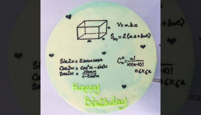 “개강 축하 ^^”…지금 ‘이과생’ 친구들에게 선물해주면 딱인 ‘수학 공식’ 케이크