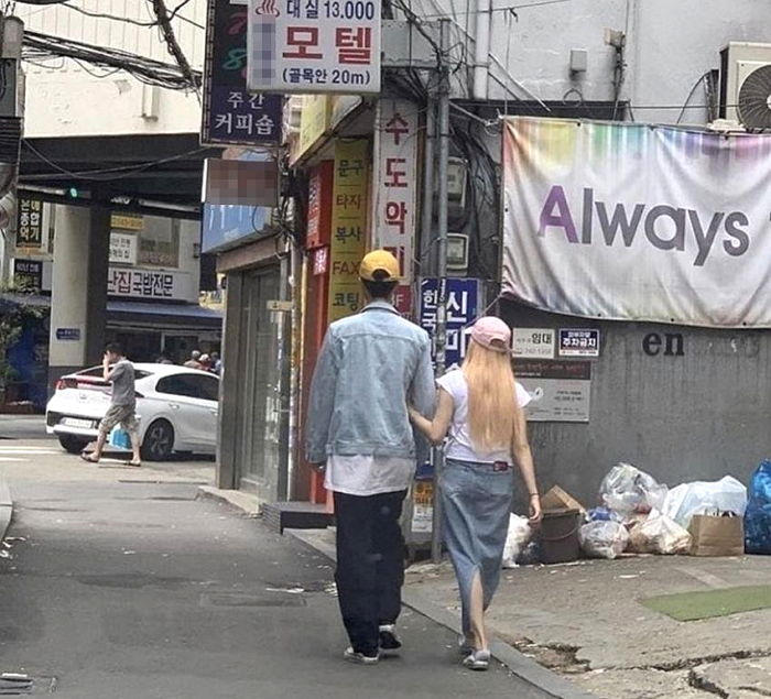 “모모랜드 주이 아니냐”며 퍼지고 있는 한 커플의 데이트 사진