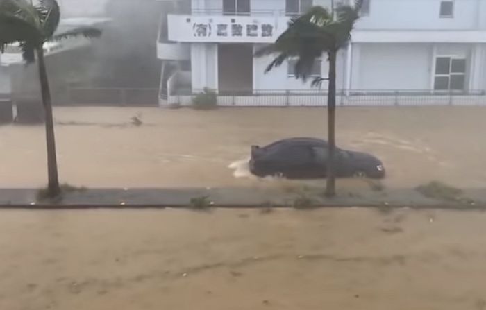 태풍 ‘링링’ 먼저 맞아 ‘물 폭탄+초강풍’ 불어닥친 일본 오키나와 실시간 상황