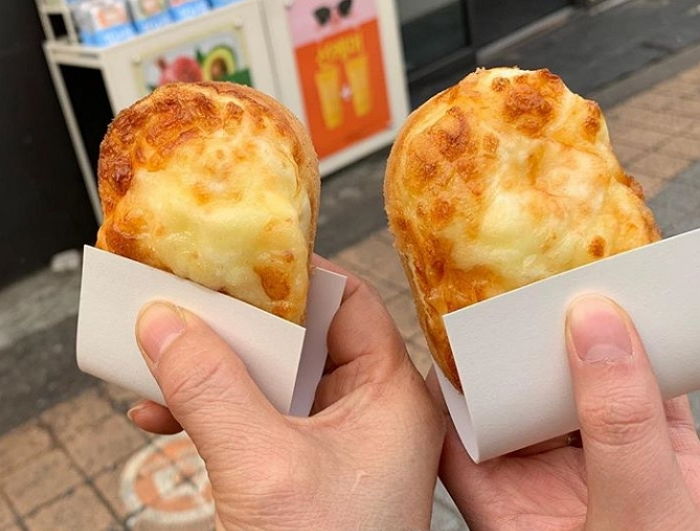 “후각 조심하세요” 길거리서 슬슬 보이기 시작하는 포슬+따끈 ‘치즈계란빵’