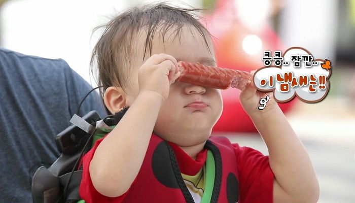 짭조름한 소시지 너무 맛있어 ‘똥꼬발랄’하게 난리 치는 ‘세젤귀’ 벤틀리