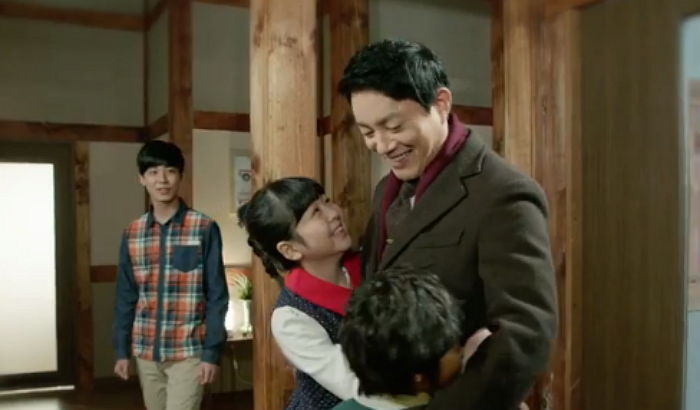 아빠 올 시간 맞춰 현관 앞에서 “아빠니까 문 열어”라고 했던 ‘그 남자’의 정체