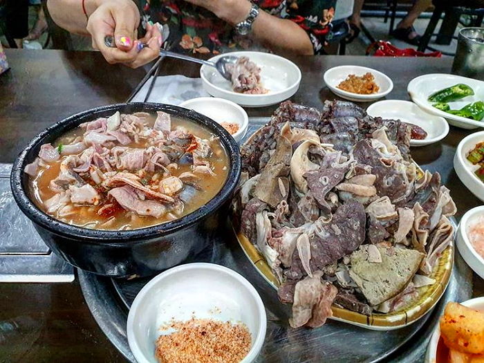노잼도시 대전서 단돈 1만원에 먹을 수 있는 ‘대혜자’ 순대국밥+모듬순대 세트