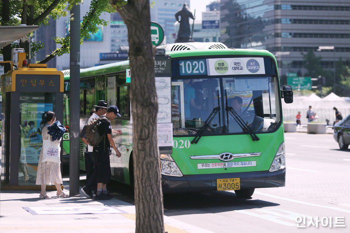 꼭 타야하는 버스 눈 앞에서 놓치지 않게 해주는 스마트폰 ‘승차벨 어플’ 나온다