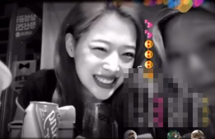 싫다는 데도 ‘찝쩍’대는 남성 때문에 겁먹고 ‘몸 움츠린’ 설리 (영상)