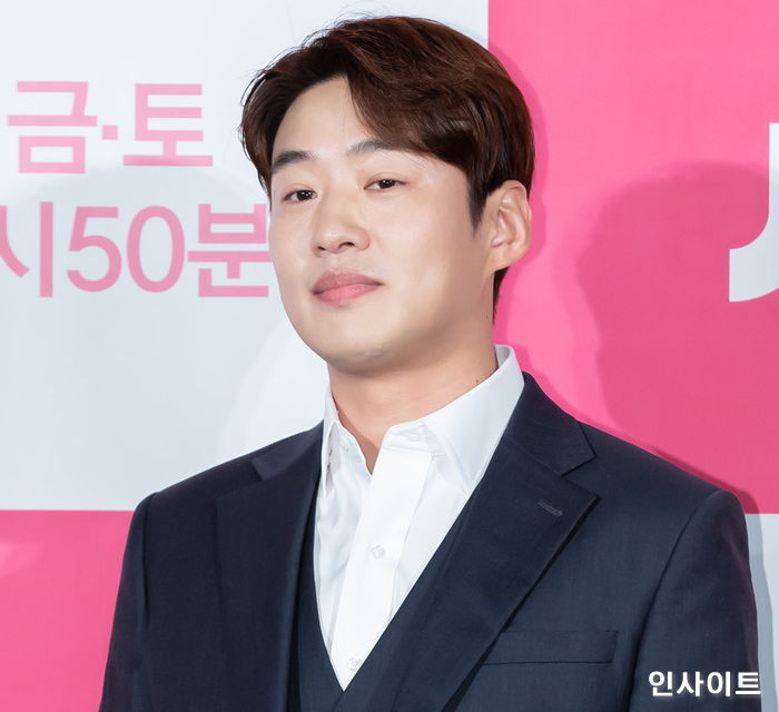 ‘정봉이’ 안재홍, 5살 연하 여자친구와 결별