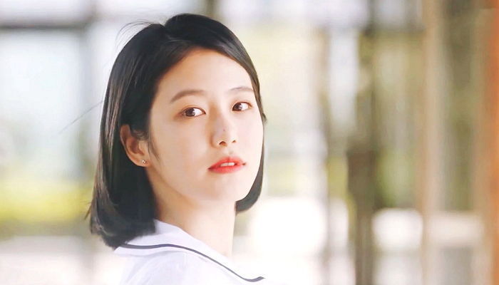 ‘꽃무늬 원피스+재킷’ 입고 분위기 있는 ‘가을 여자’로 변신한 신예은