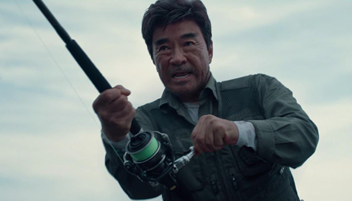 “역시 내복의 아이콘” 이덕화가 차가운 바다에서 건져 올린 핫한 물고기 (영상)