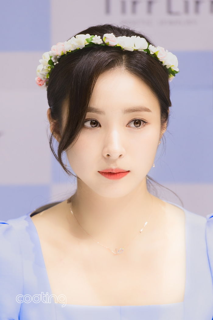 머리에 ‘화관’ 쓰자 ‘그리스 로마 신화’ 속 여신으로 변신한 신세경