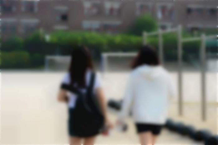 ‘급식’ 같이 먹을 친구 한명도 없어 학교 ‘자퇴’하겠다는 고2 여학생