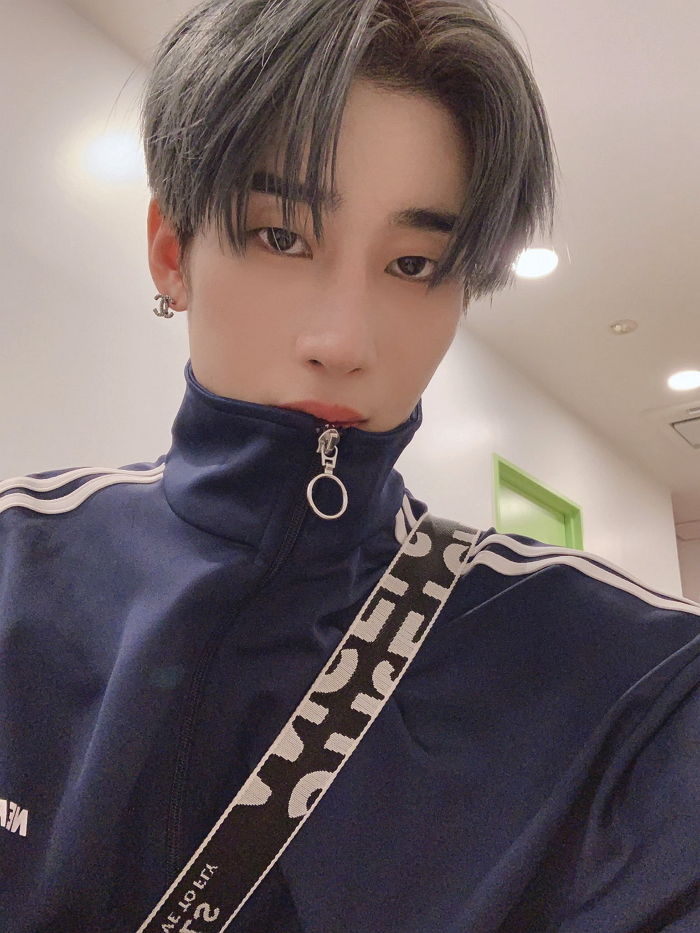 촌스러울 수 있는 ‘오대오’ 가르마 하고도 ‘조각 미모’ 뽐낸 엑스원 한승우