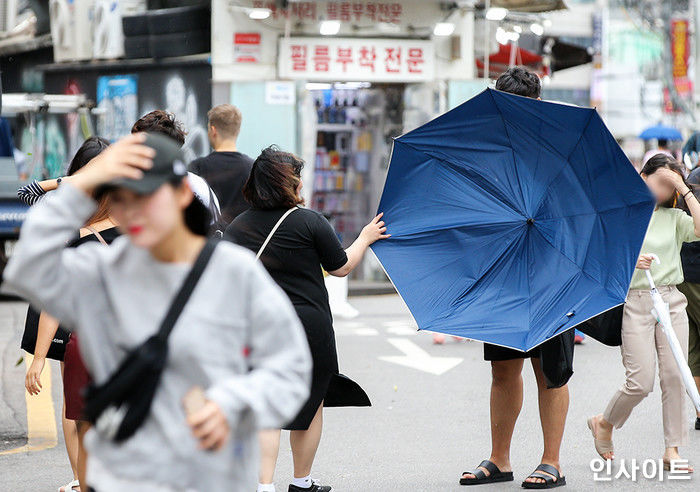 “10월, 링링+타파 이어 세 번째 태풍 한반도 덮칠 수 있다”