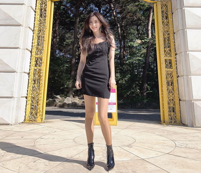 10살 아들 둔 ‘47살’ 학부모라는게 안믿기는 송윤아의 미친 미모