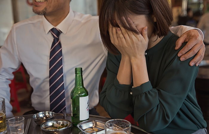 “알바생이었던 저를 ‘성추행’하던 사장님 항상 저주했는데 ‘암’에 걸려 곧 죽는답니다”