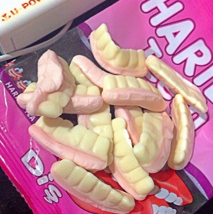 말끝마다 틀니 압수한다고 드립치는 친구에게 딱인 ‘하리보 틀니젤리’