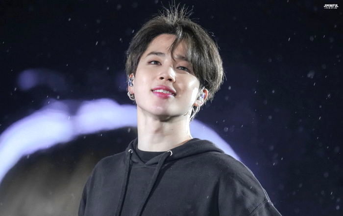 생일 맞아 ‘강남 한복판’에 ‘10월의 첫눈’ 선물 받는 방탄소년단 지민