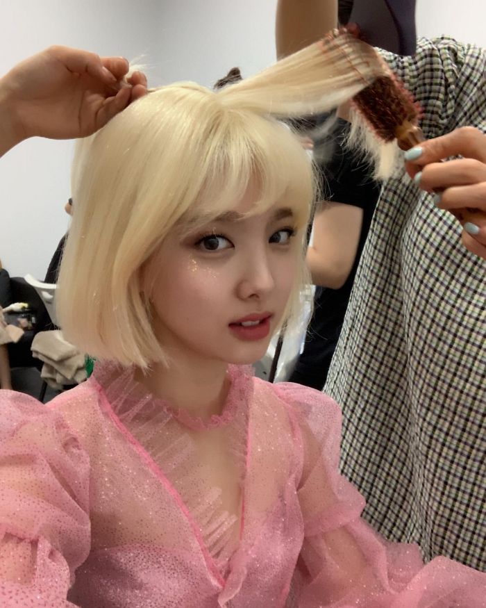 ‘금발 단발머리’로 파격 변신해 빛나는 미모 과시한 트와이스 나연