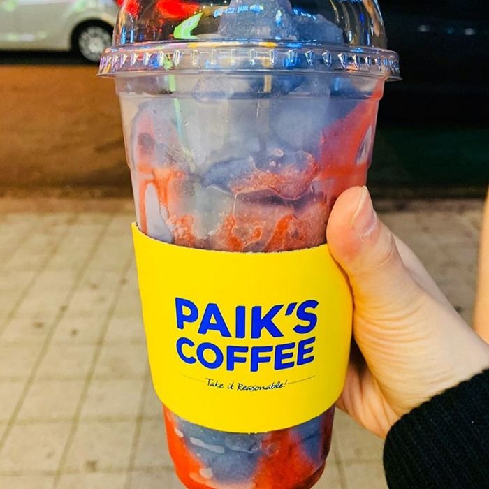 새파란 음료에 딸기시럽 섞여 ‘죠스바’ 맛 난다는 빽다방 ‘할로윈스무디’