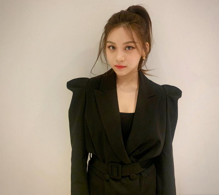 ‘살’ 더  빼고 ‘미모 절정’ 찍은 어제(1일)자 엄지