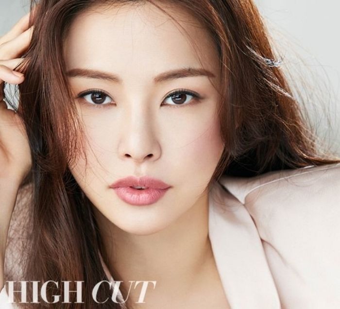 ‘립스틱 색’에 따라 여자 ‘이미지’ 확 바뀌는 거 보여준 이하늬 뷰티 화보