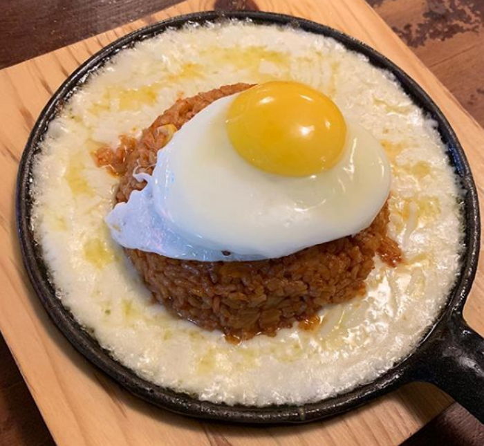 술 마시러 가서 밥만 축내고 오게 되는 코다차야 인기원탑 ‘치즈김치볶음밥’