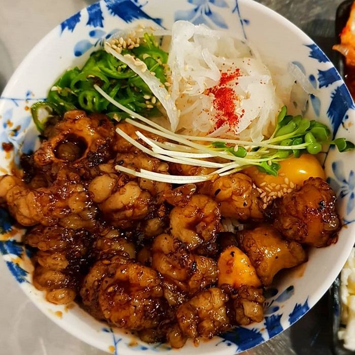 오동통한 대창을 노른자랑 비벼 먹으면 폭풍 식욕 터지는 ‘대낚식당 대창덮밥’