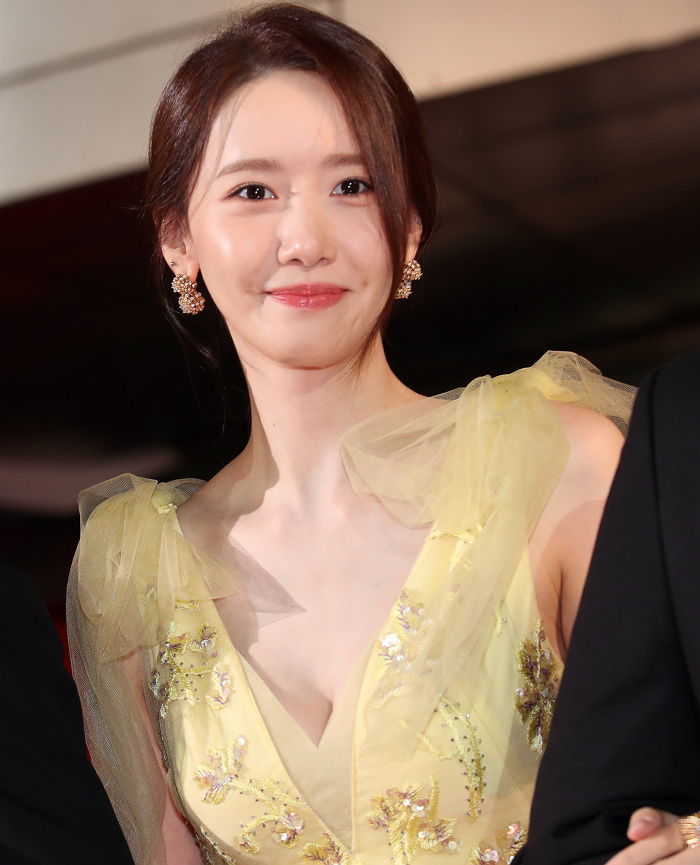 샛노란 드레스 입고 절정의 ‘여신 미모’ 뽐낸 어제자 ‘부산국제영화제’ 윤아