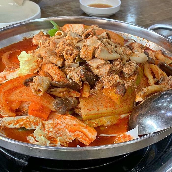 불금에 먹으면 ‘소주 각’ 나오게 만드는 얼큰시원 ‘청어람 곱창전골’
