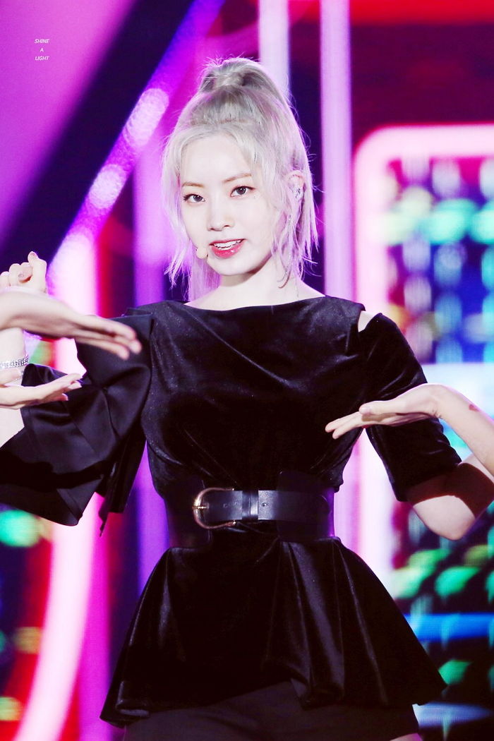 ‘금발 포니테일’ 하고 진짜 ‘엘사’ 미모 폭발시킨 다현