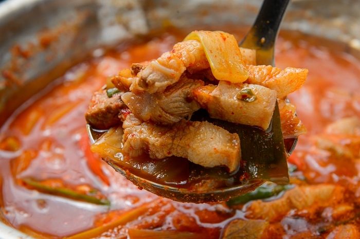 ‘돼지고기 김치찌개 8900원’ 눈 감고 제대로 치면 당신은 스마트폰 중독자다