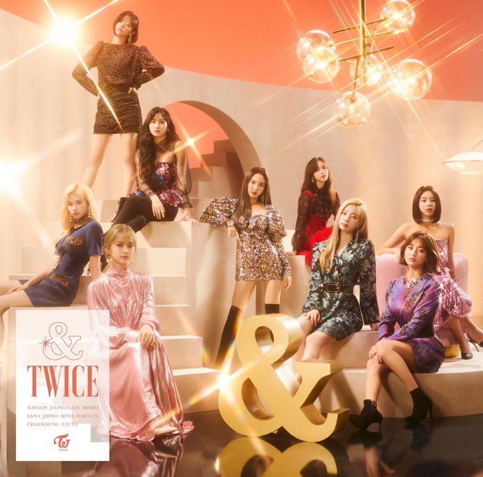 화려한 ‘반짝이 의상’도 이겨버리는 트와이스 나연 미모 수준