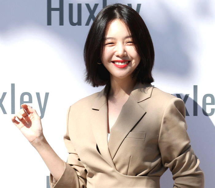 고데기도 안한 수수한 ‘단발머리’로 확 자른 방민아