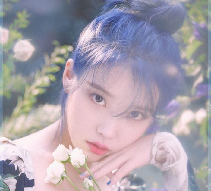 아이유, 릴리즈 스케줄 공개···“11월 1일 컴백 확정”