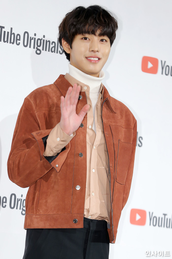 배우 안효섭이 29일 오후 서울 영등포구 콘래드 서울에서 열린 유튜브 오리지널 드라마 '탑 매니지먼트' 제작발표회에 참석해 포즈를 취하고 있다. / 사진=박찬하 기자 chanha@