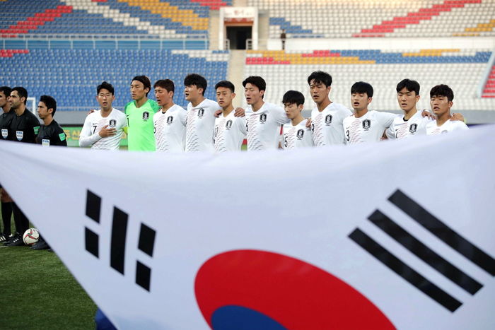 태극마크 달고 북한 한복판서 ‘몸싸움’까지 벌인 한국 축구대표팀 모습