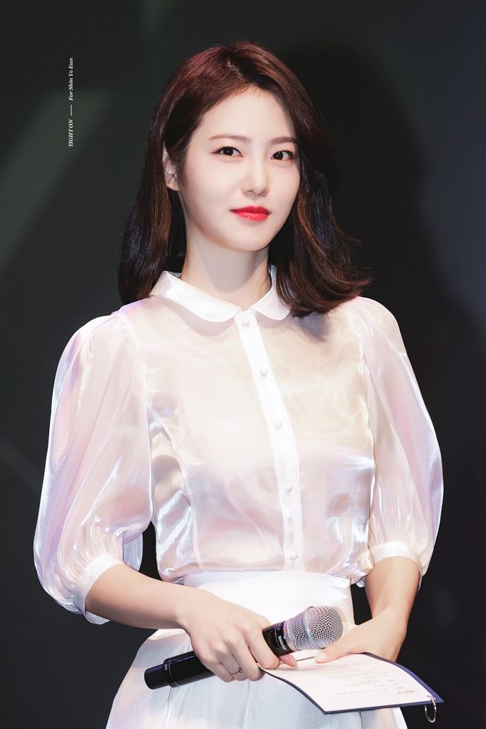 백옥 피부에 ‘레드립’ 바르고 ‘청순 섹시’ 정석 보여준 신예은