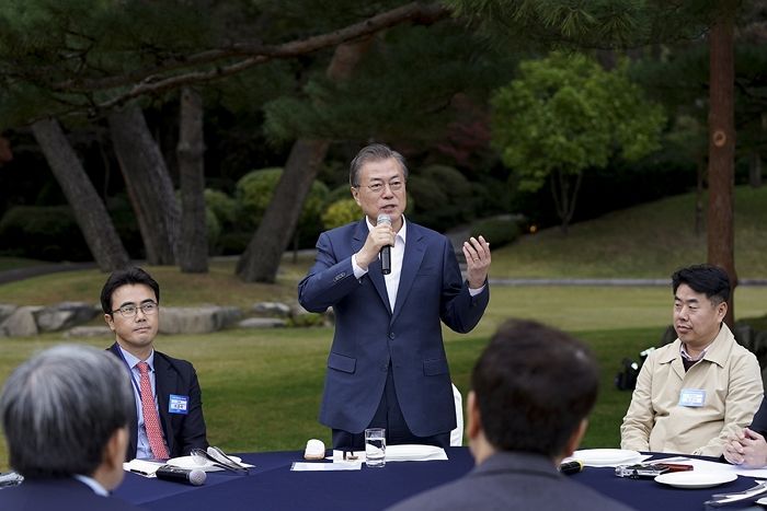 문재인 대통령 “나만큼 국민들로부터 사랑받은 정치인 없을 것”