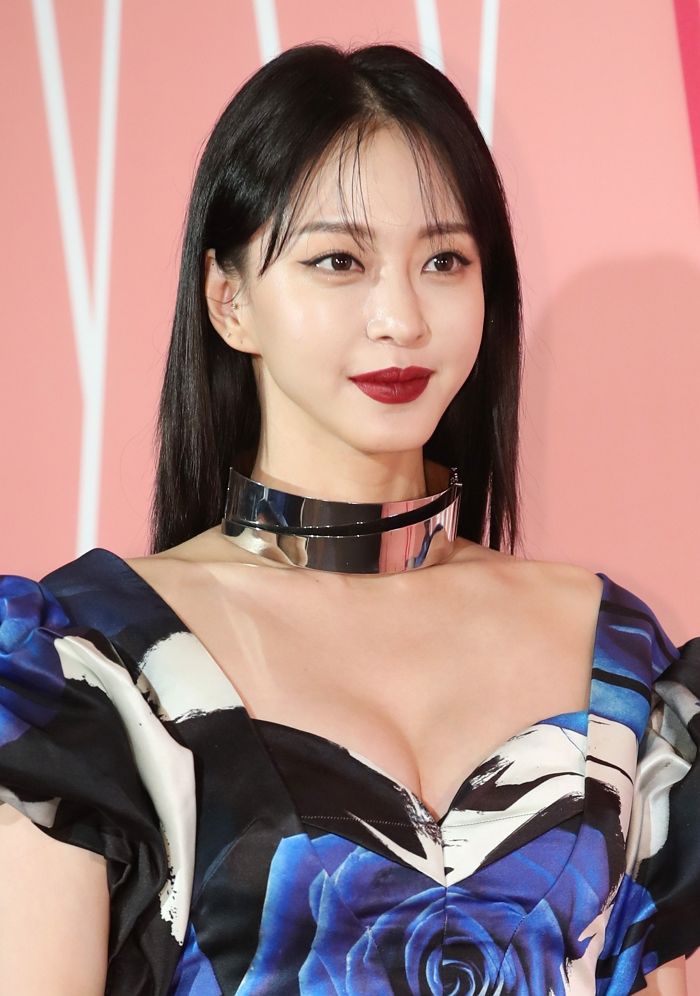 ‘화려한 드레스+초커’ 두르고 ‘여왕님’ 포스 풍기는 어제자 한예슬