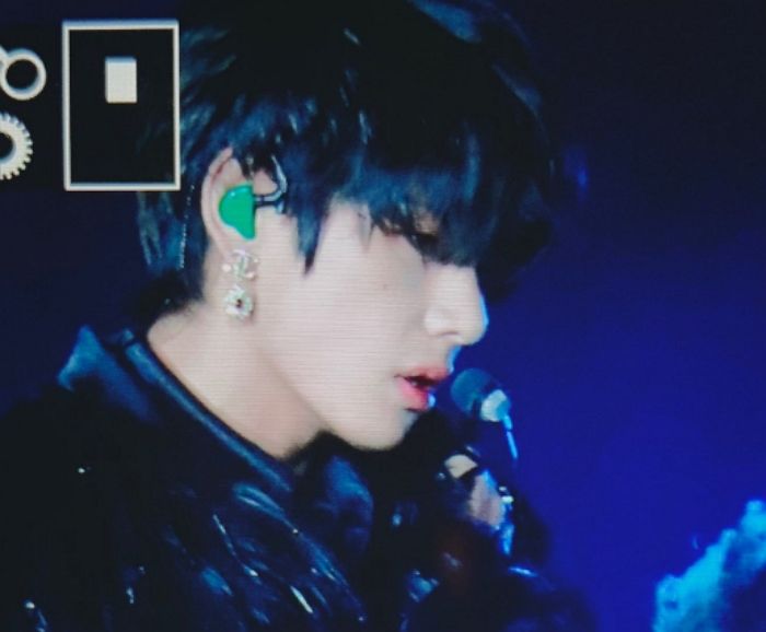 ‘찰랑찰랑’ 여성스러운 샤넬 꽃 귀걸이 완벽 소화한 오늘자 ‘방탄’ 뷔