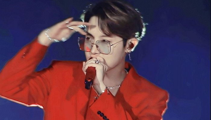 ‘반깐 머리+레드 슈트’ 조합으로 ‘섹시미’ 절정 찍은 방탄소년단 제이홉