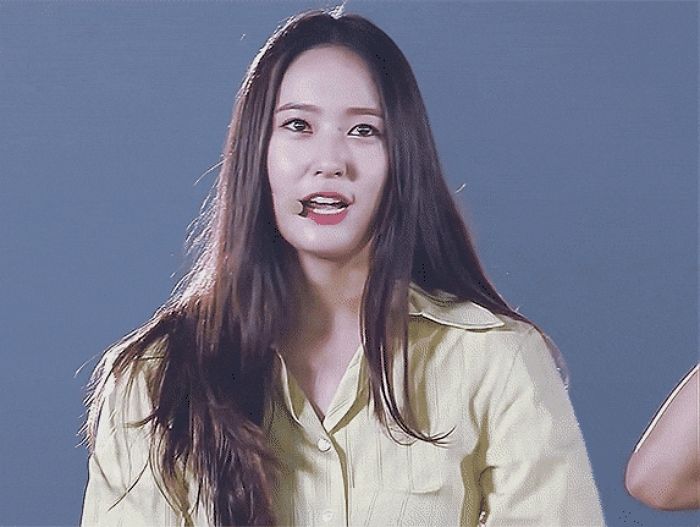 3년 만에 ‘아이돌’로 돌아와 ‘고혹적’ 미모 뽐냈던 크리스탈