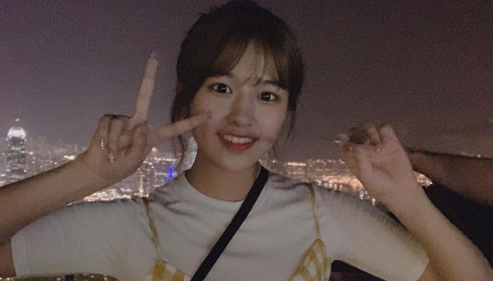 흑발로 염색하고 단아한 ‘모범생미’ 뽐내는 아이즈원 안유진 근황