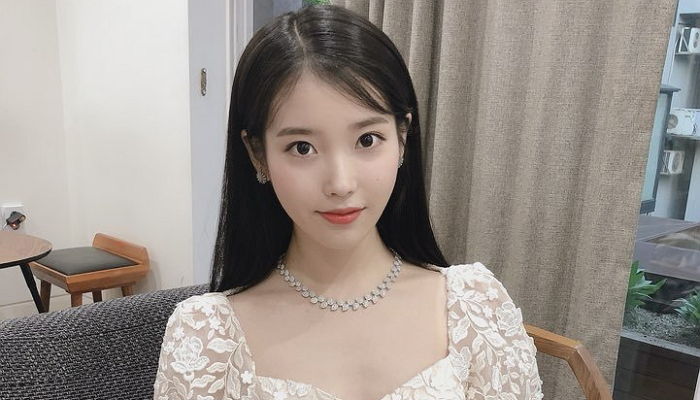 몽환 그 자체라고 난리 난 아이유 선공개곡 ‘Love Poem’ 티저 사진