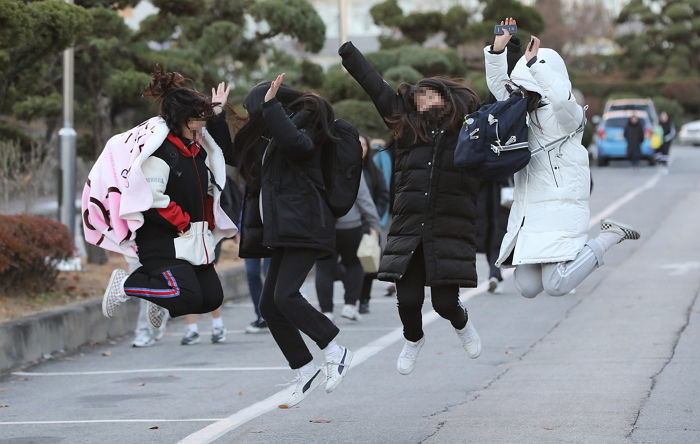 약 2주 뒤 ‘수능’ 끝나면 고3 교실에서 흔히 볼 수 있는 풍경