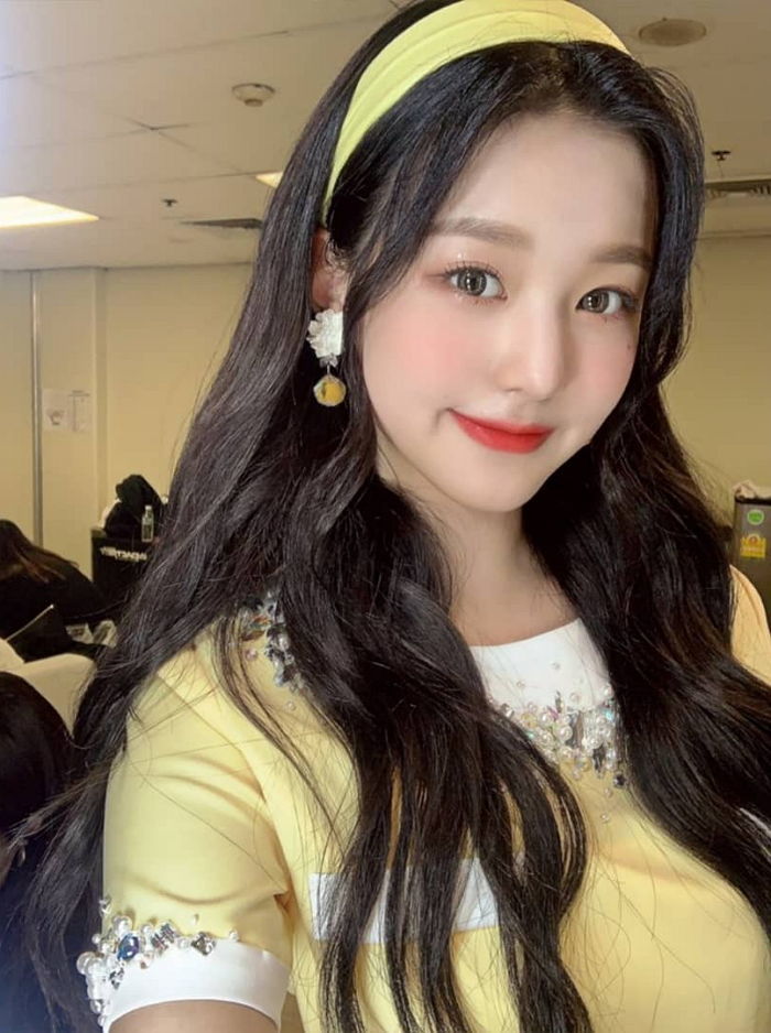 노랑 머리띠 하고 “이잉~” 애교 부려 남심 불타게 만든 ‘아이즈원’ 장원영