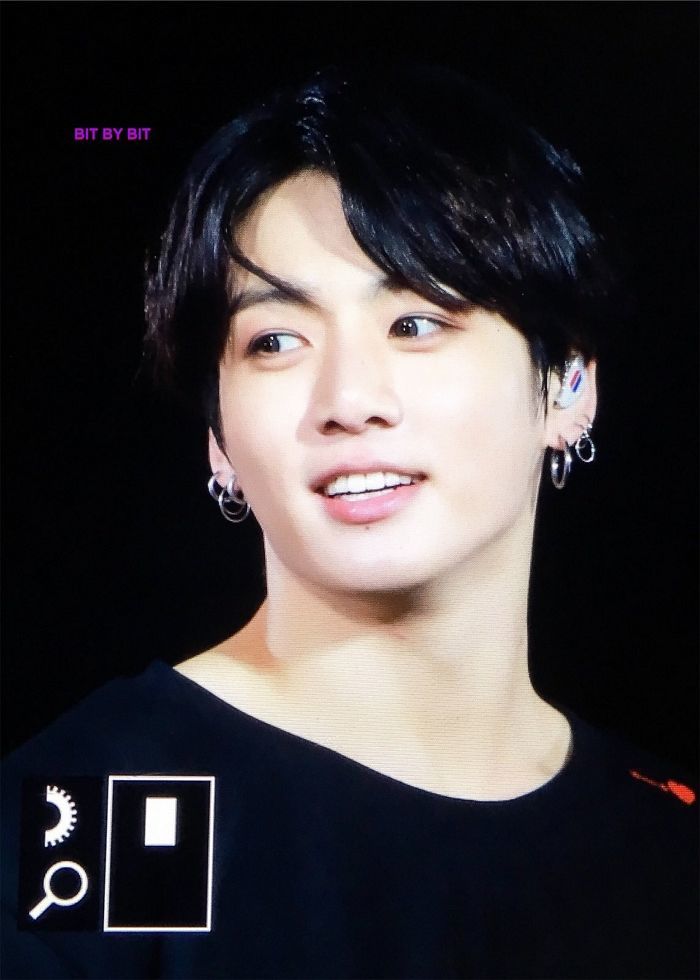 콘서트 중 바지 터지자 ‘다리’ 모으고 세상 ‘조신’해진 방탄 정국