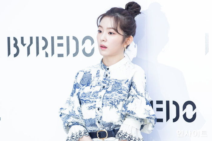신이 빚은 이목구비 때문에 얼굴서 ‘빛’이 난 어제(1일)자 아이린