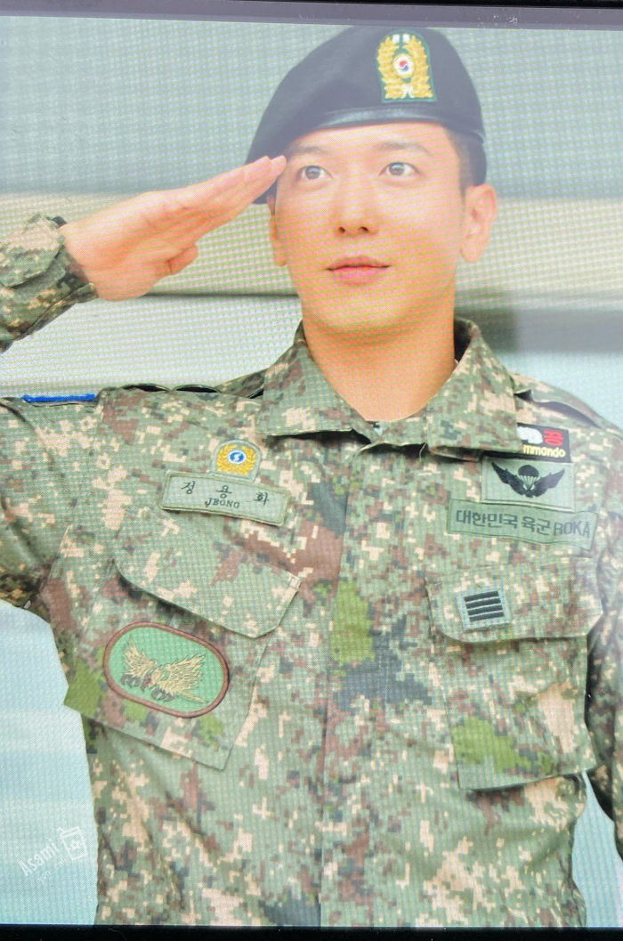 방금 막 전역한 ‘씨엔블루’ 정용화 모습 (사진)